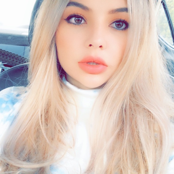 Meet your Posher, Brittni - Picture 2 of 2